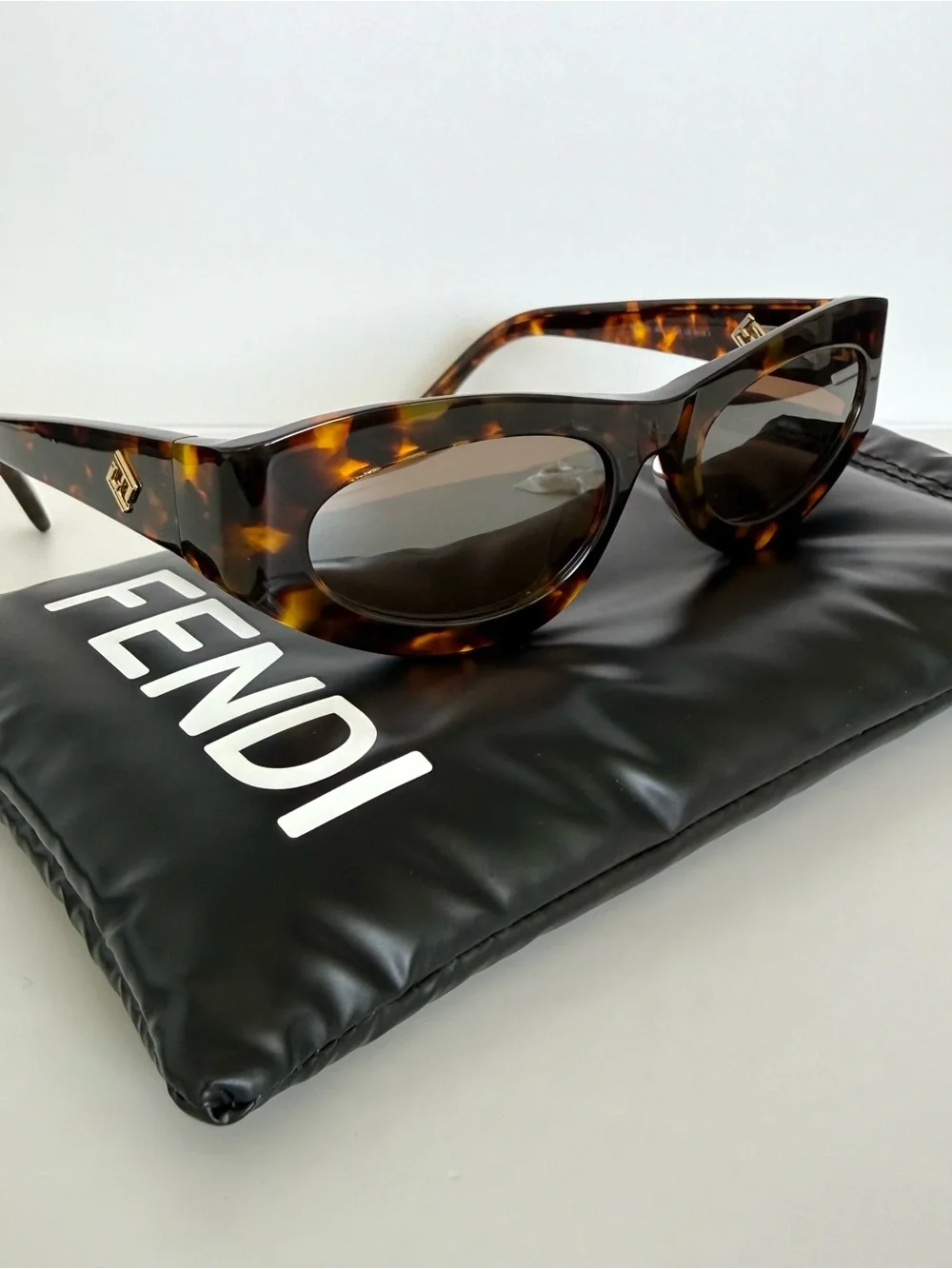 NEW!!! Fendi women oval sunglasses FE40177U 56G Authentic